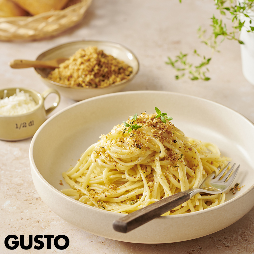 CACIO E PEPE MIT THYMIAN-PANGRATTATO